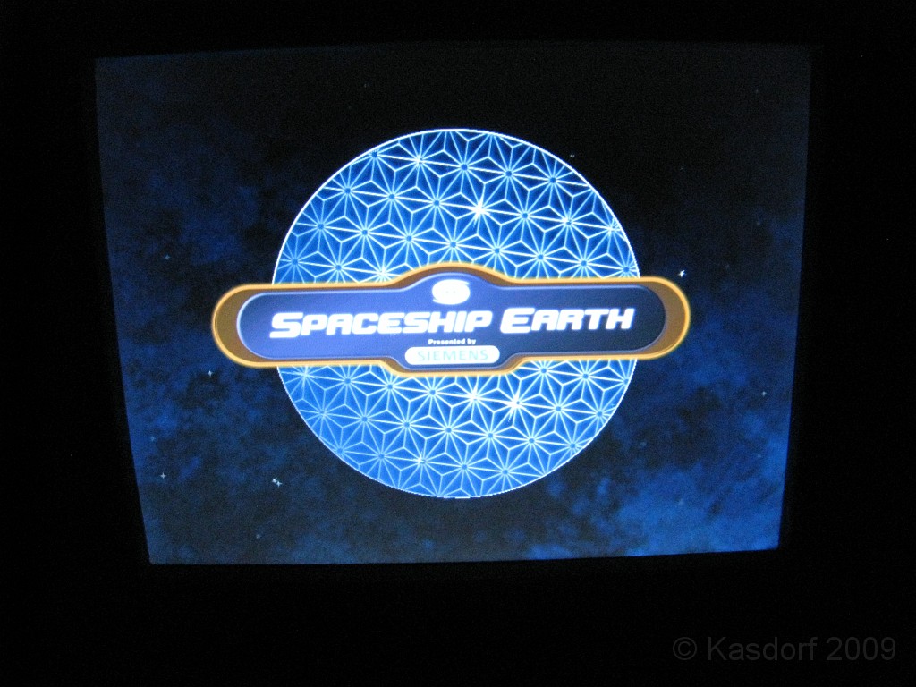 Disney 2010 D3 0300.jpg - January 9-11, 2010 Disney World Florida. Monday, up and ready to roll, took shuttle to Epcot. Caught a couple shows and took a lot of pictures. Finally had to call it a day to get to our plane to go home.